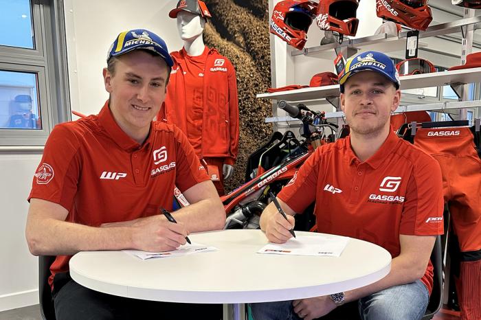 Both-Riders-SigningWEB.jpg