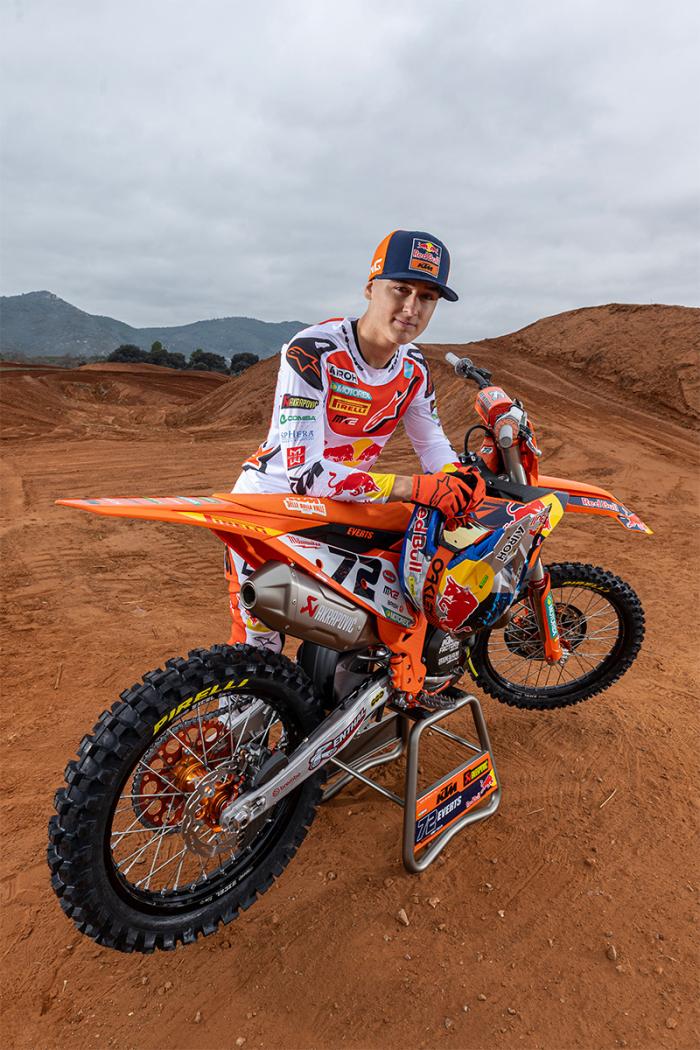 572649_Liam-Everts_Red-Bull-KTM_MX2_2024_Team-Shooting-Red-Bull-KTM-Factory-Racing-2024.jpg