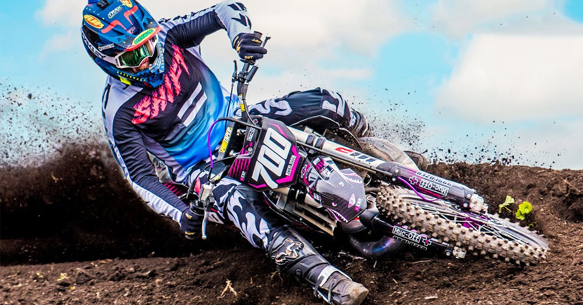 VIDEO: Flat Out on a 700cc Two-Stroke Dirt Bike ft. Neville Bradshaw